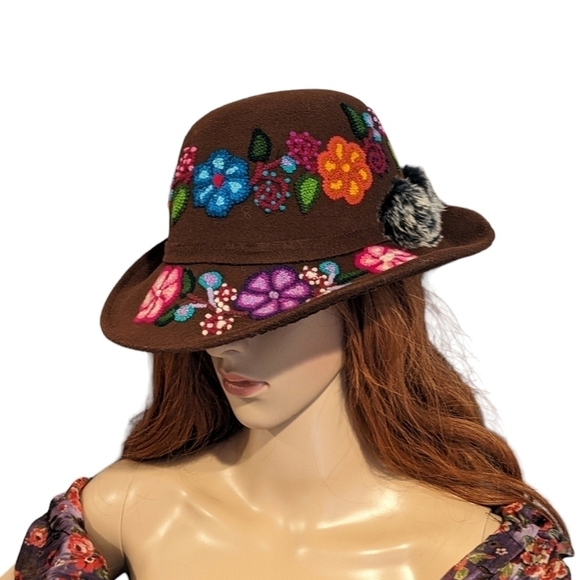 Peruvian hat/Andean hat/ handmade embroidery made by artisan/ floral style - Picture 2 of 4